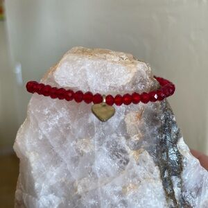 Elegant Red Beaded Bracelet with Gold Arrow and Heart Charm